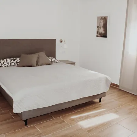 Casa Zomabria * بوريتش